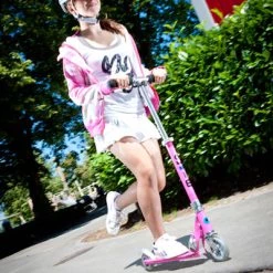 Πατίνι Micro Sprite – Φούξια -Ποδήλατα, τρίκυκλα, rollers, scooters Κατάστημα sprite pink motion01